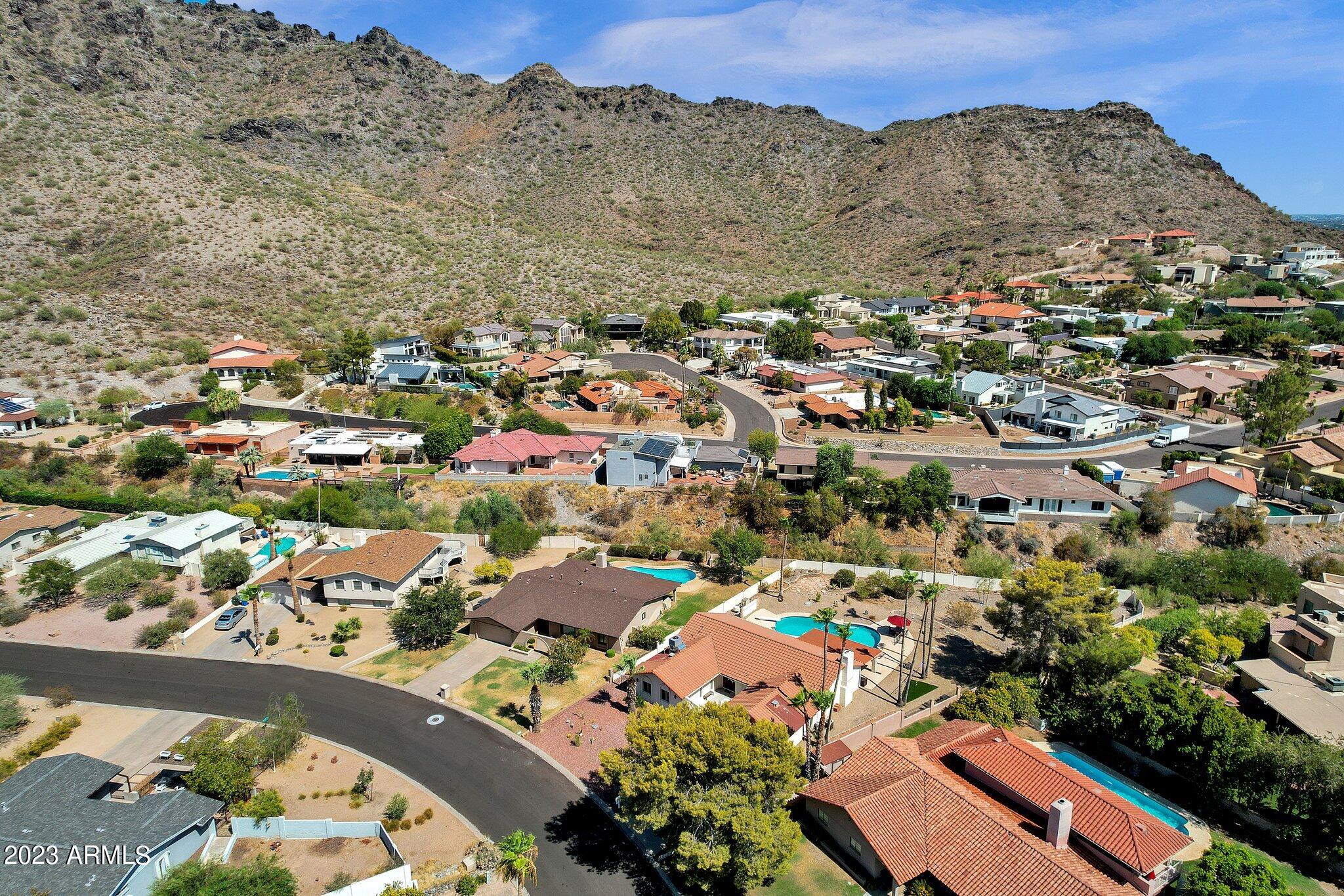 2303 E ORANGEWOOD Avenue