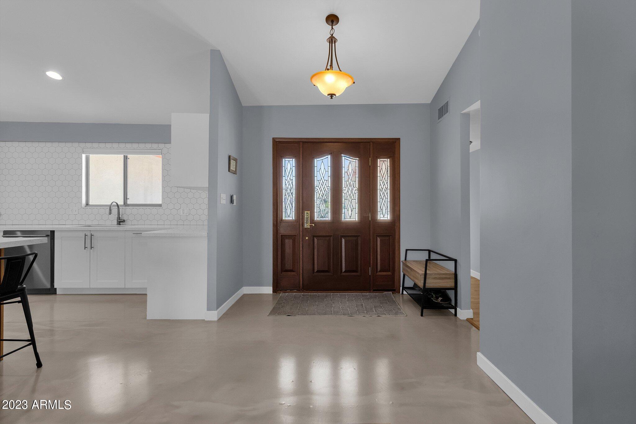 2303 E ORANGEWOOD Avenue