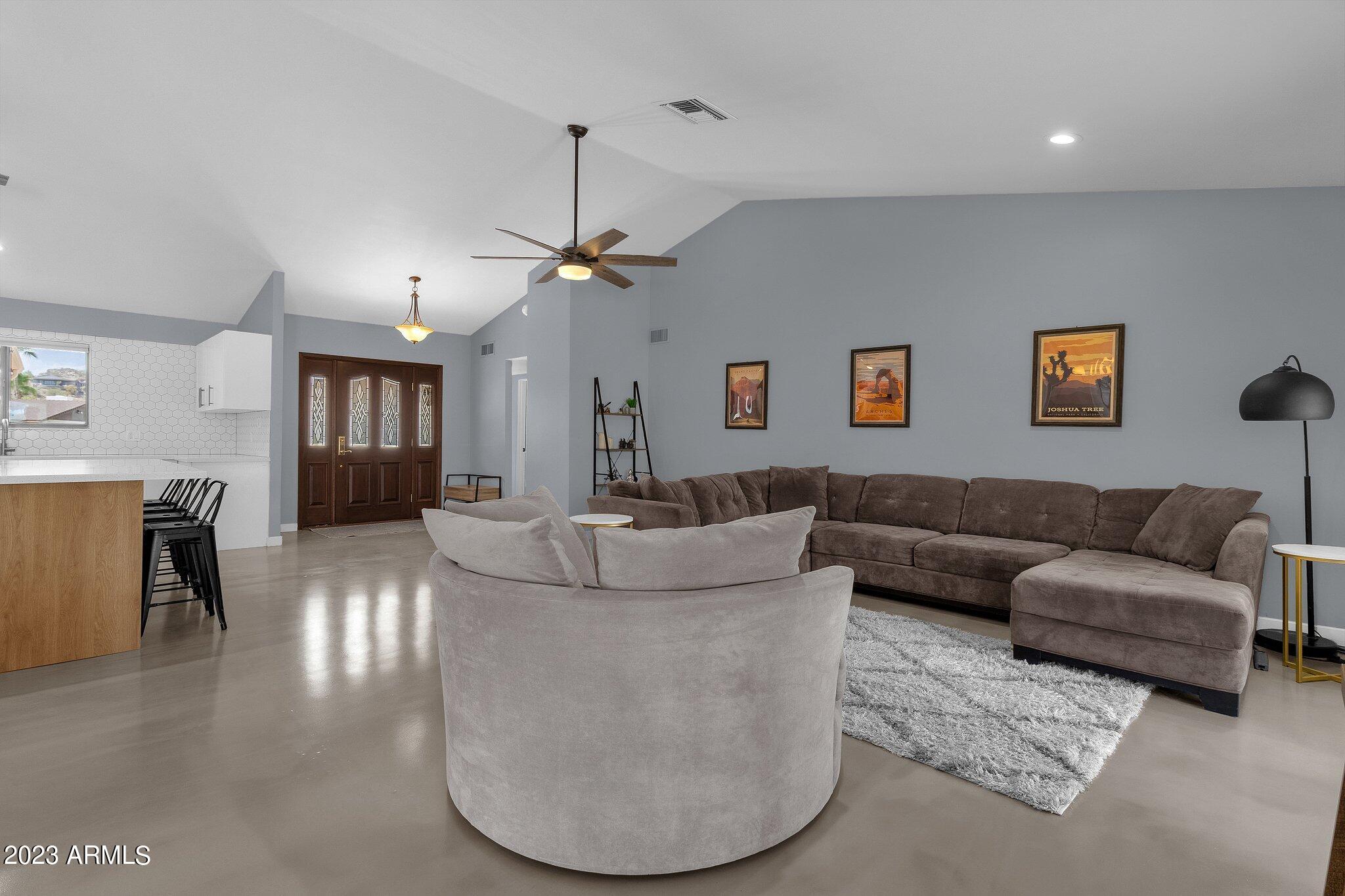 2303 E ORANGEWOOD Avenue