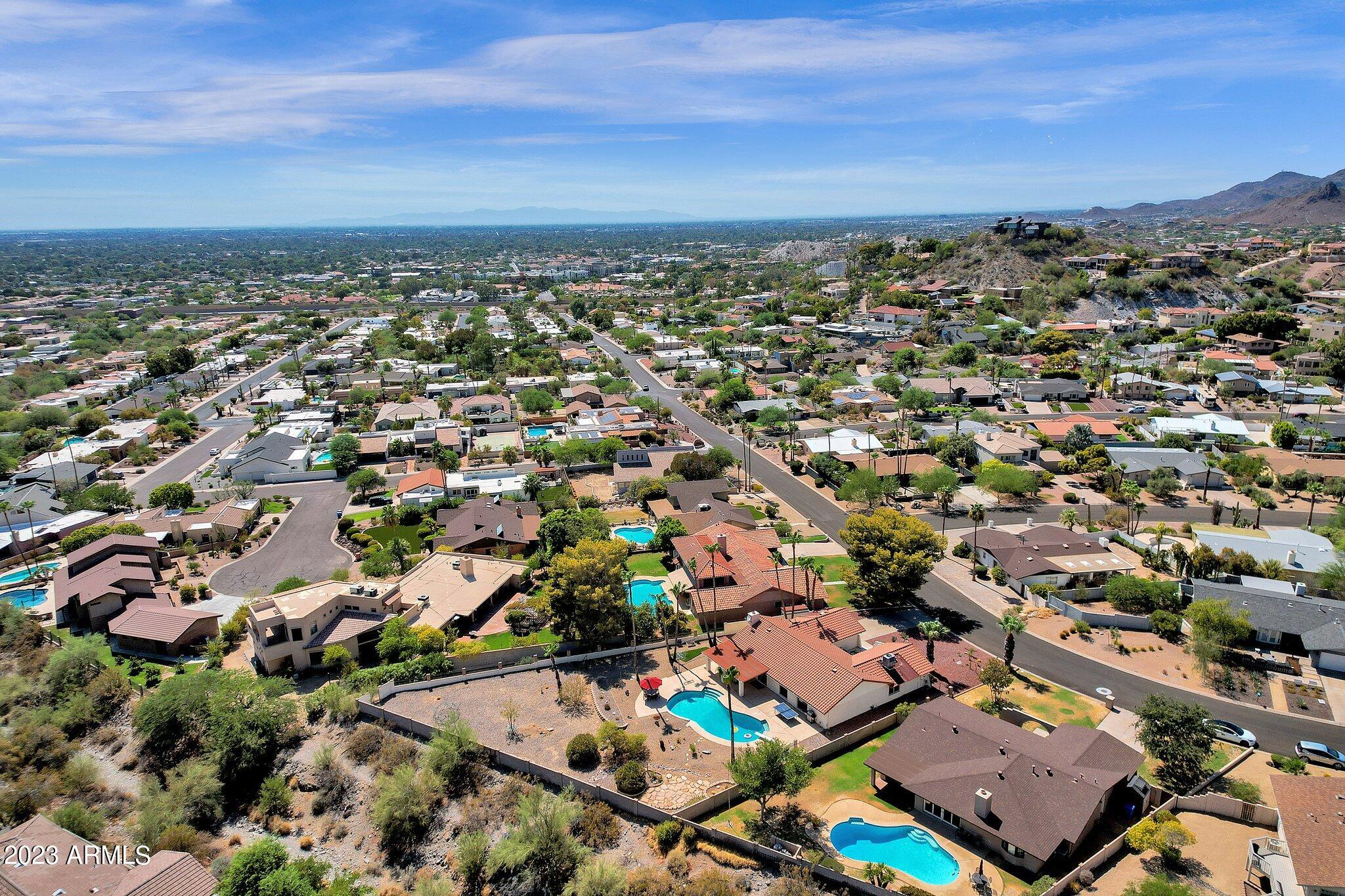 2303 E ORANGEWOOD Avenue