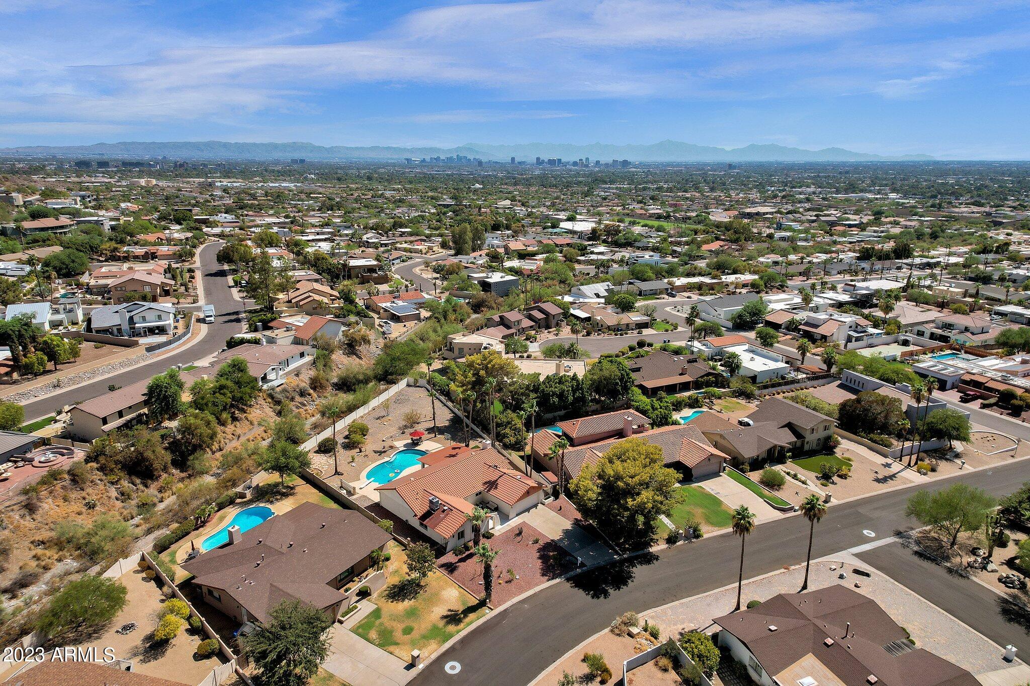 2303 E ORANGEWOOD Avenue