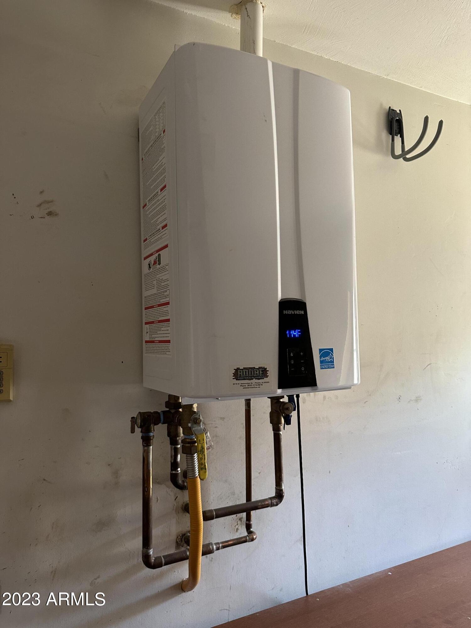 2303 E ORANGEWOOD Avenue