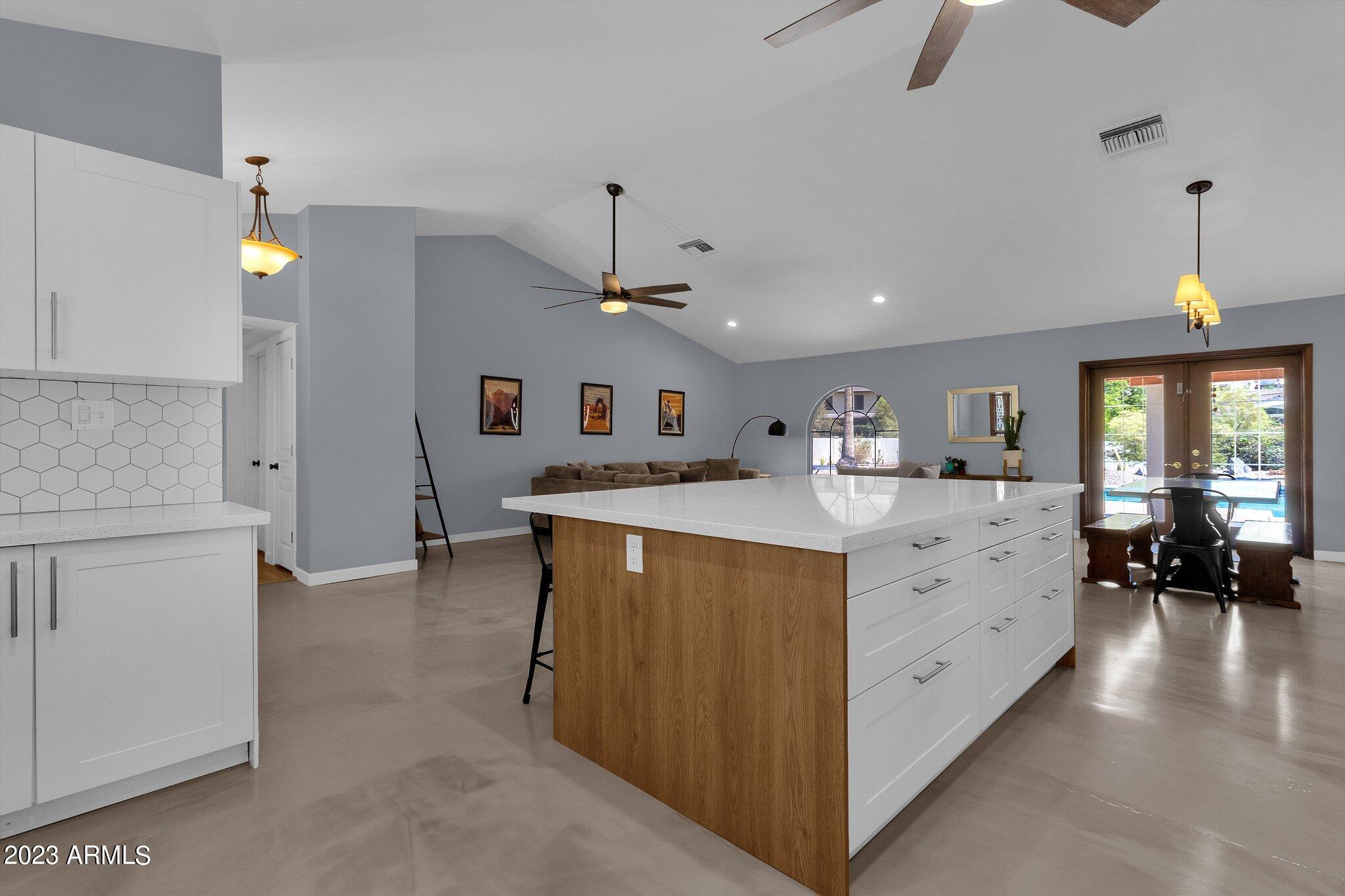 2303 E ORANGEWOOD Avenue