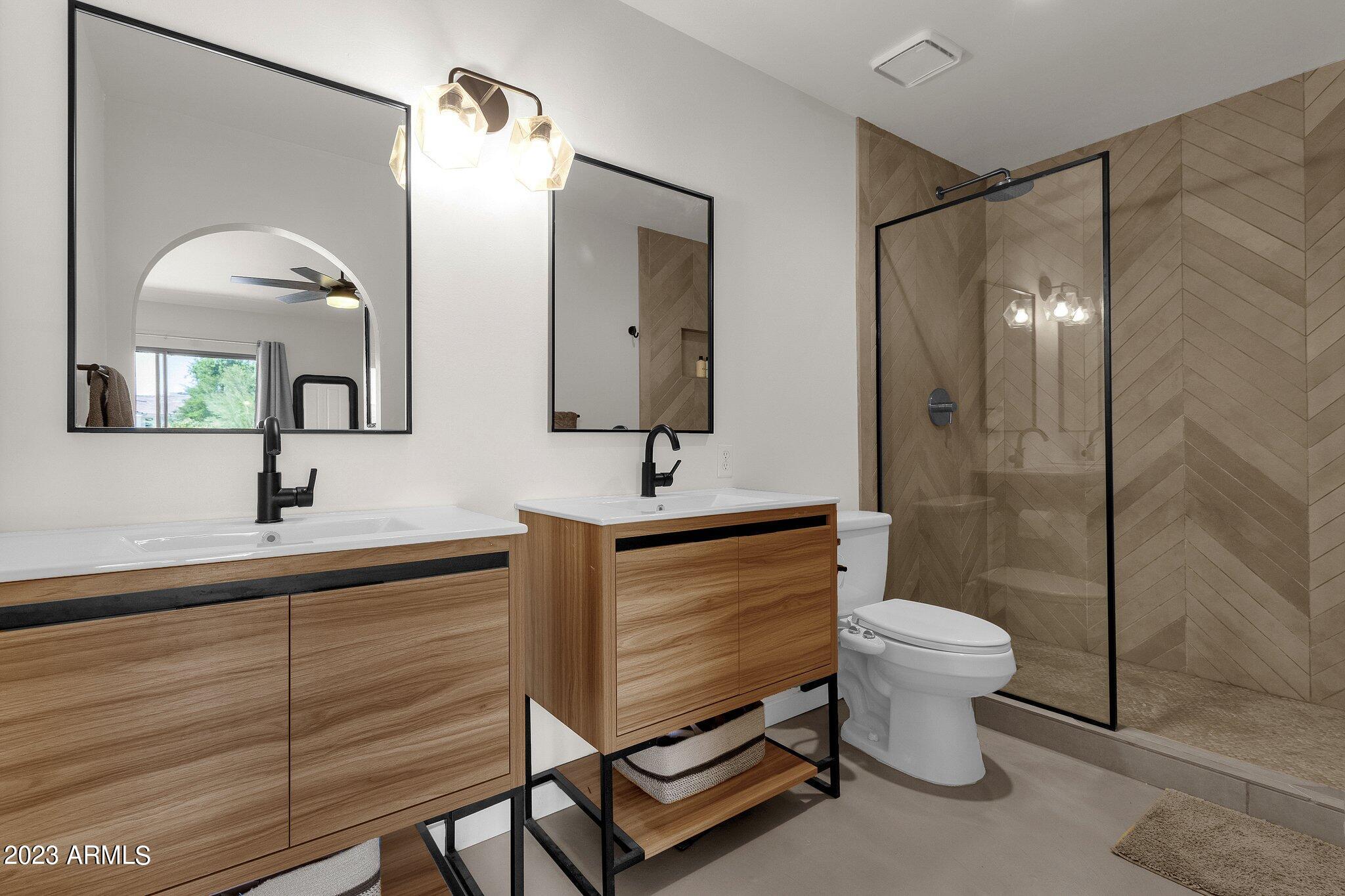 2303 E ORANGEWOOD Avenue