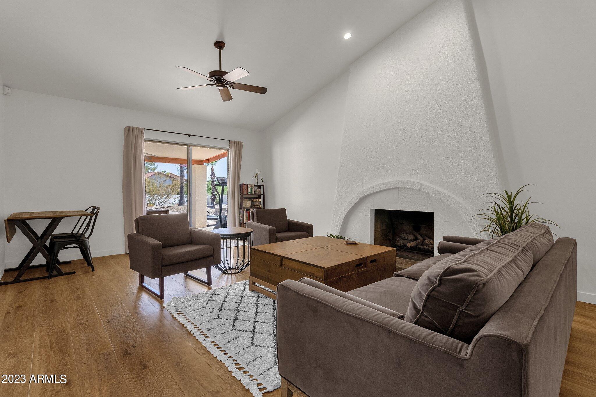 2303 E ORANGEWOOD Avenue