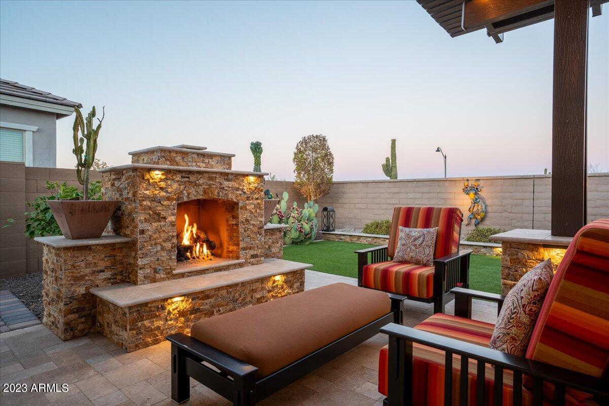 20519 W ROSEWOOD Lane