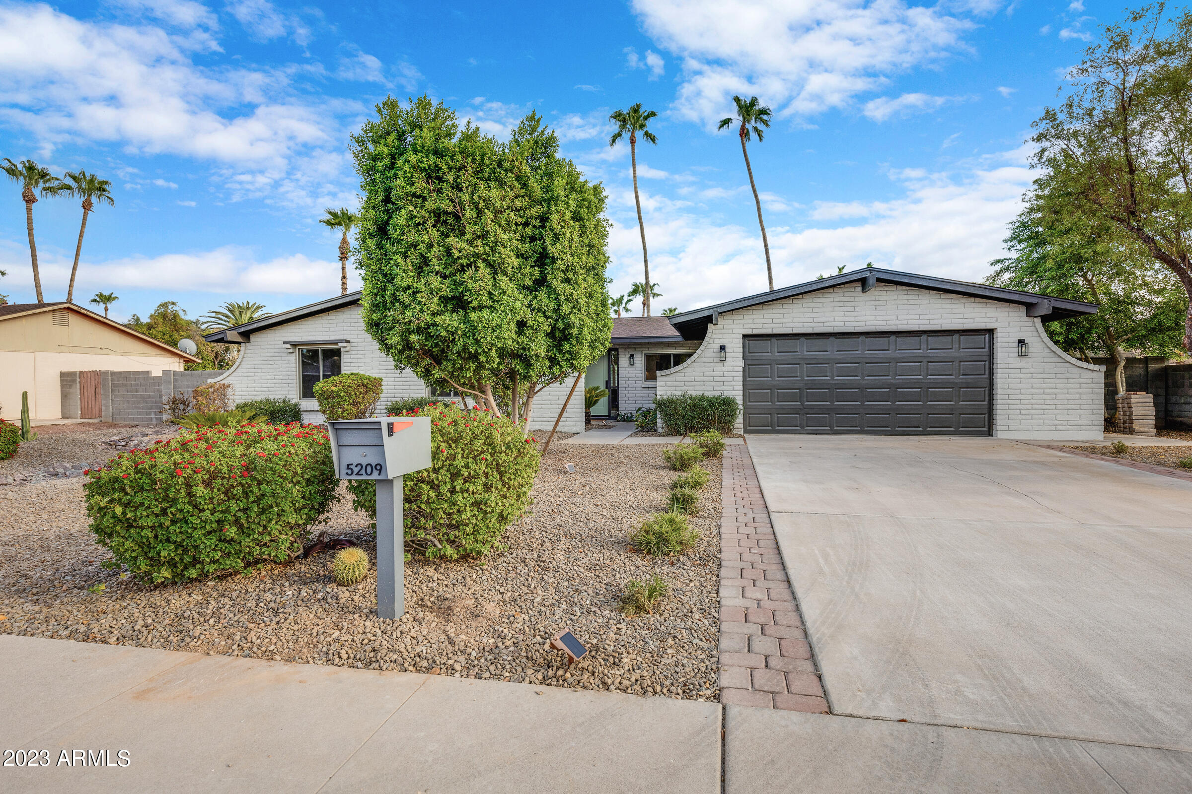 5209 E FRIESS Drive