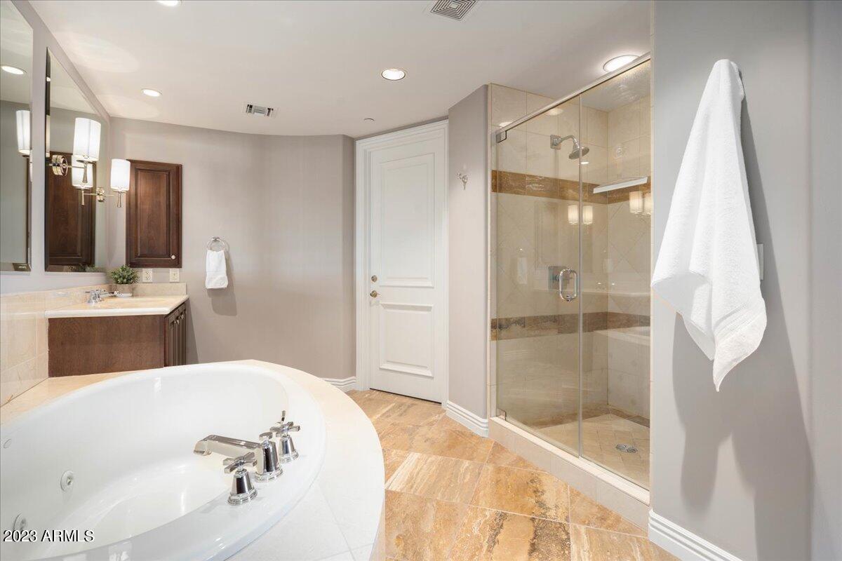7175 E CAMELBACK Road, 601