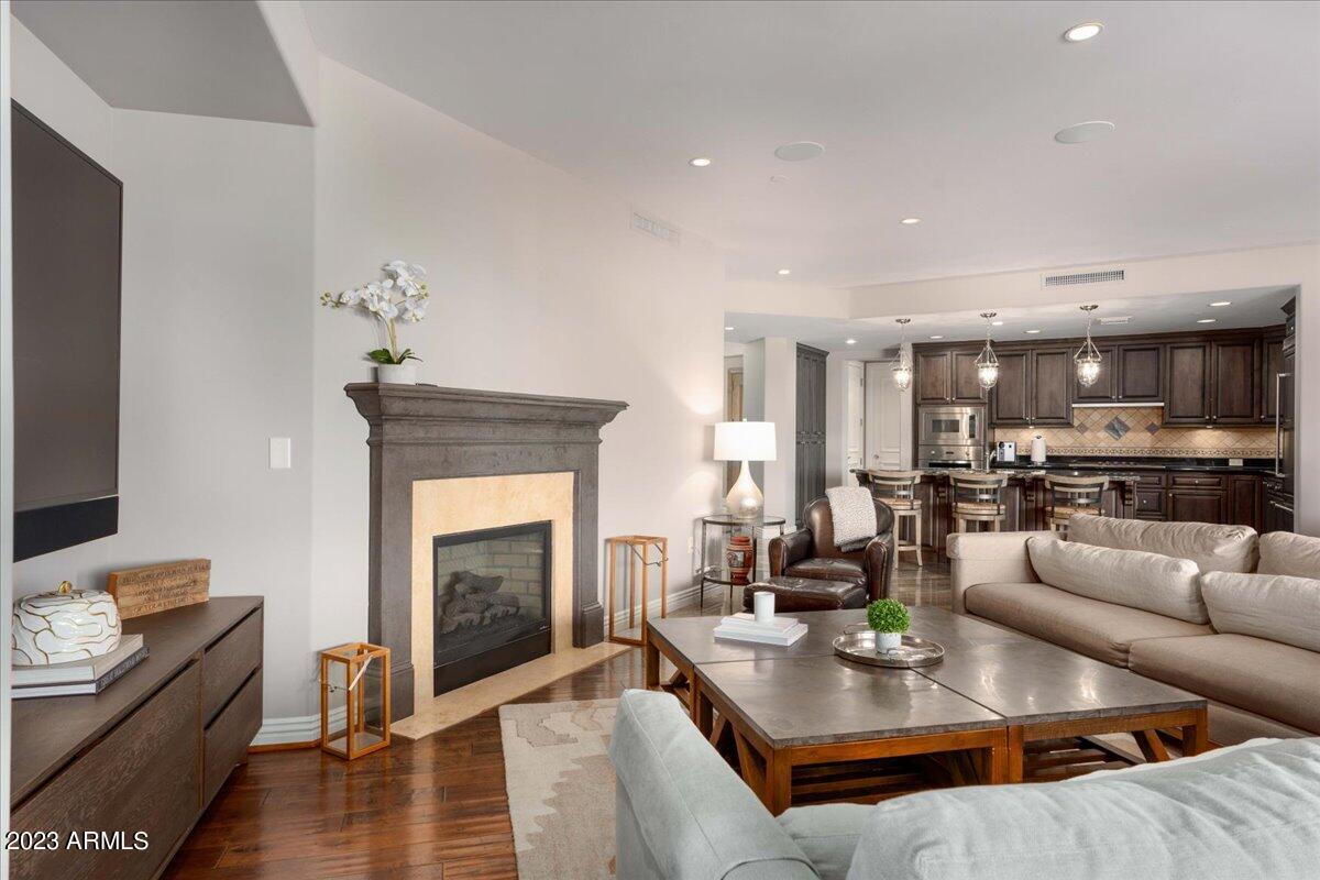 7175 E CAMELBACK Road, 601