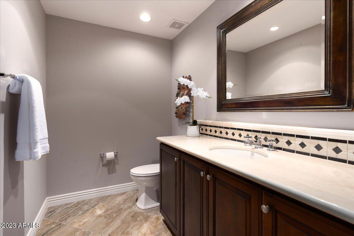 7175 E CAMELBACK Road, 601