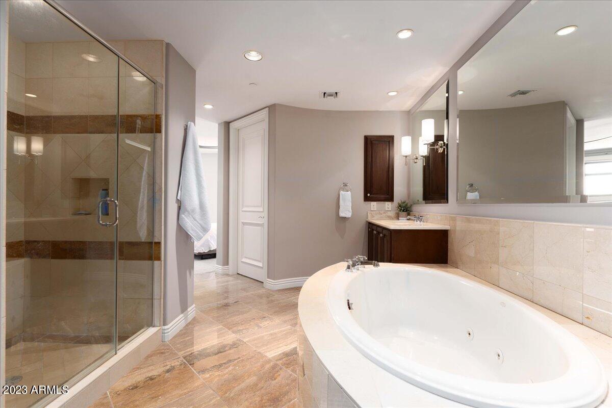 7175 E CAMELBACK Road, 601