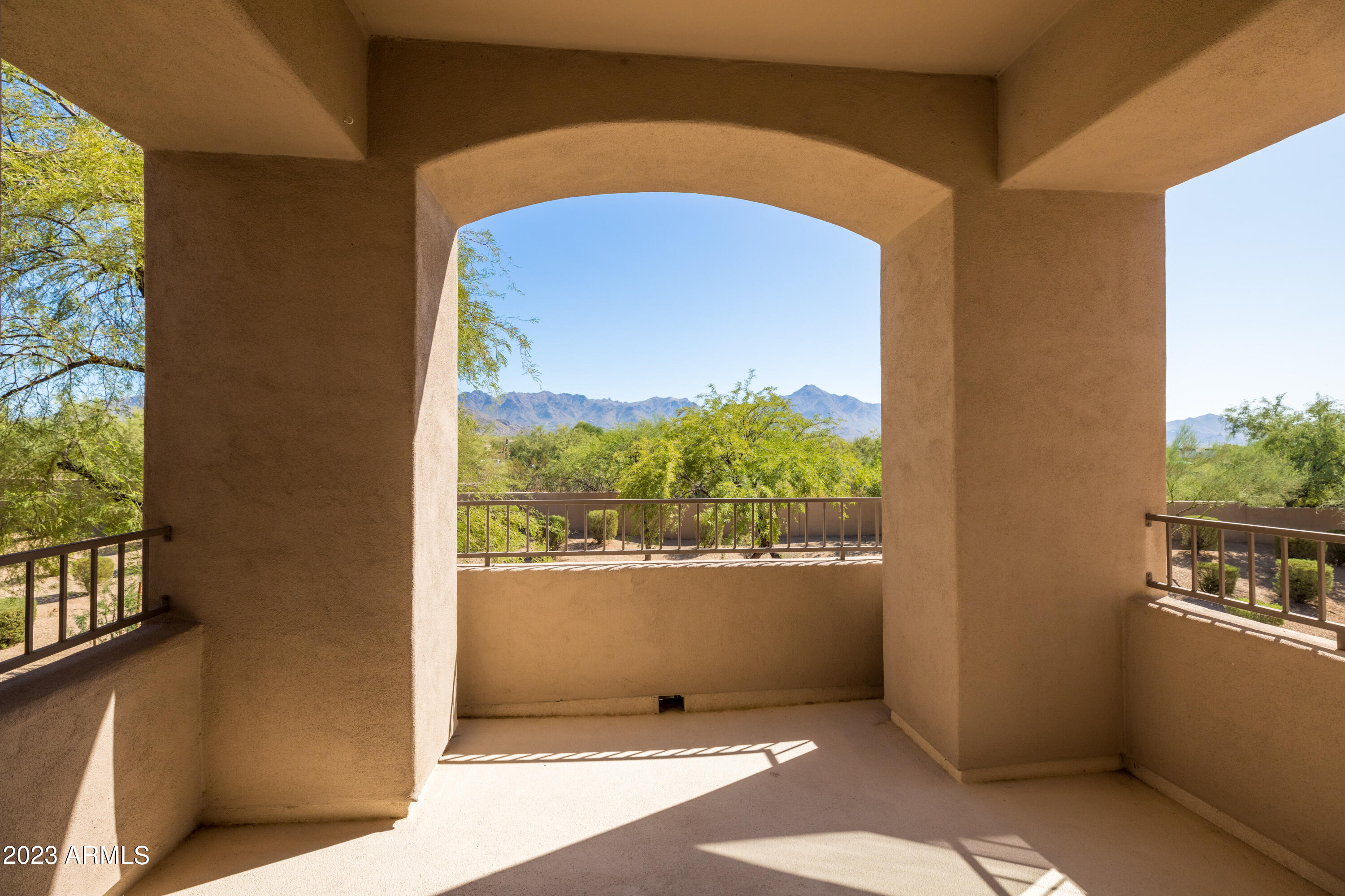 19475 N GRAYHAWK Drive, 2114