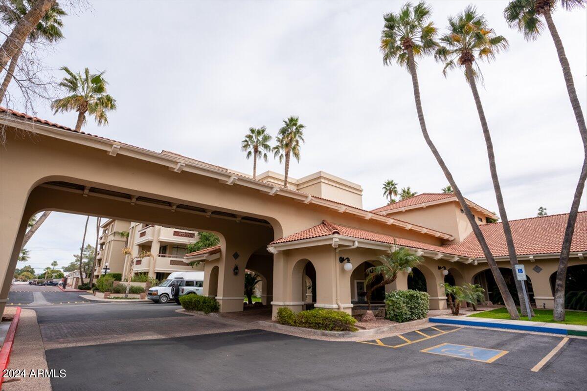 4200 N MILLER Road, 320