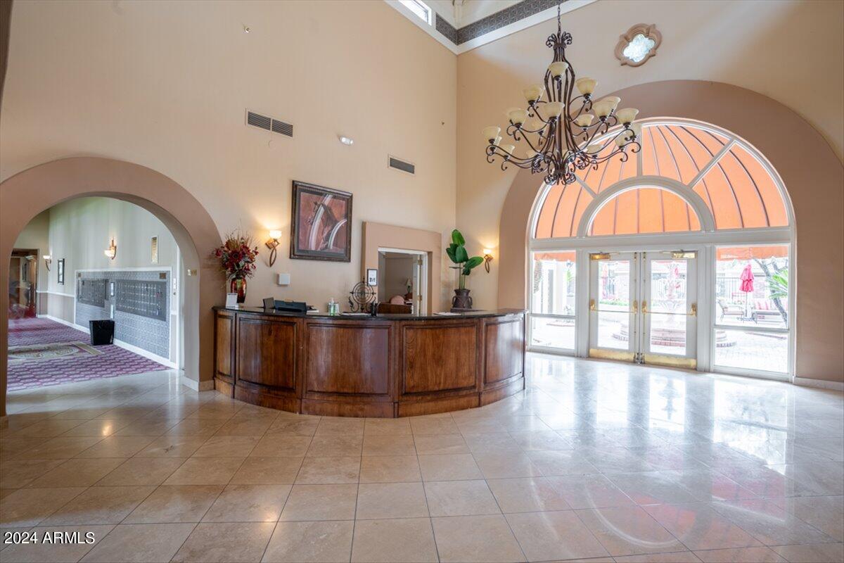 4200 N MILLER Road, 320