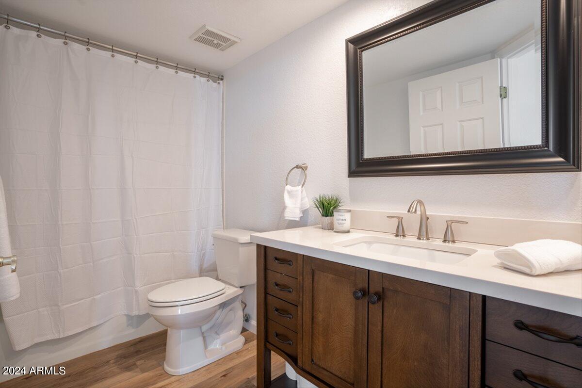 4200 N MILLER Road, 320