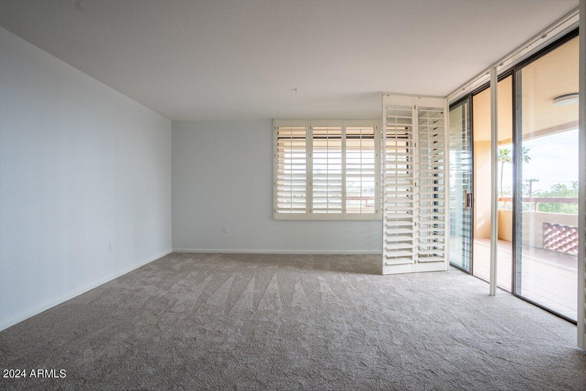 4200 N MILLER Road, 320