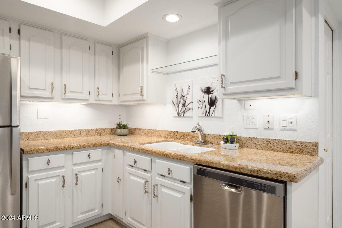 4200 N MILLER Road, 320