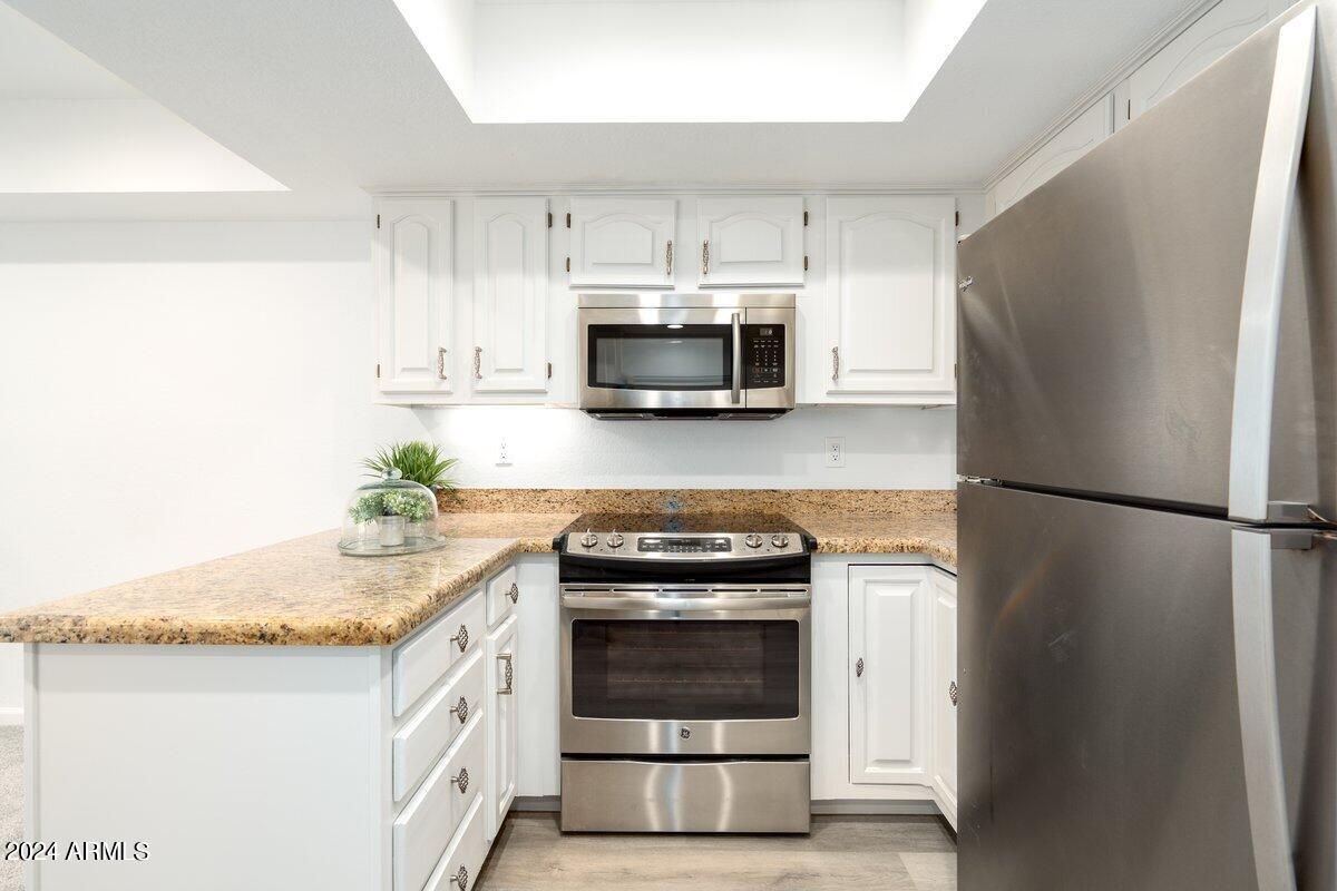 4200 N MILLER Road, 320