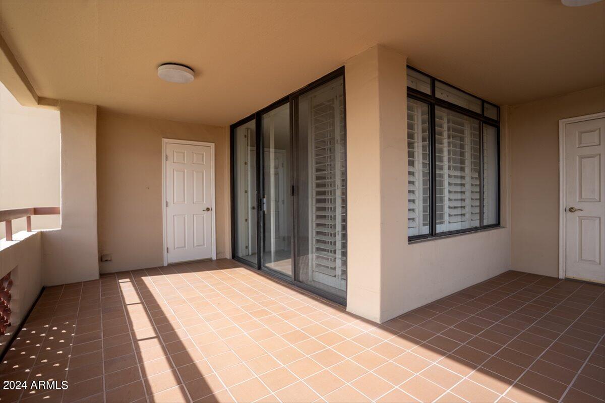 4200 N MILLER Road, 320