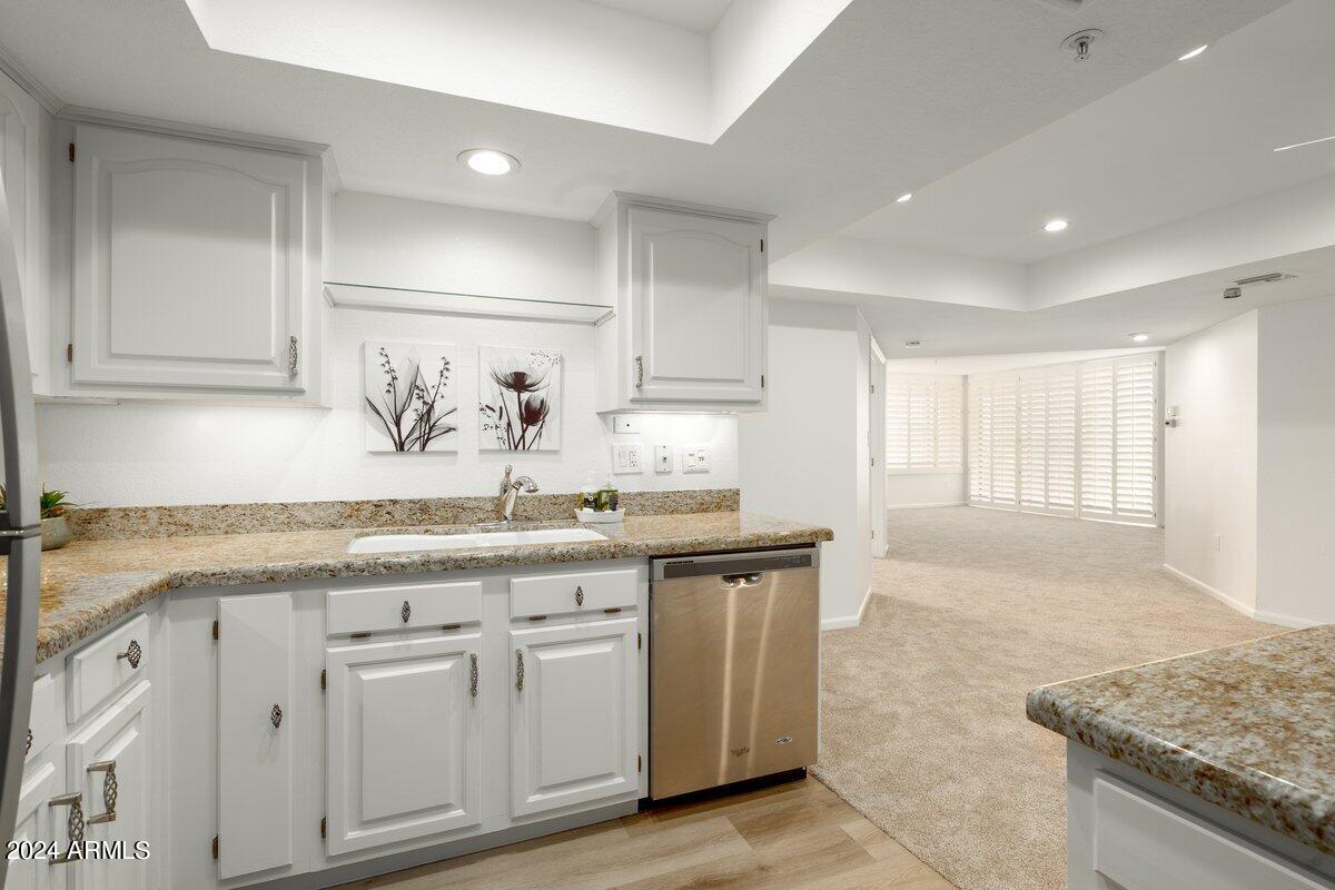 4200 N MILLER Road, 320