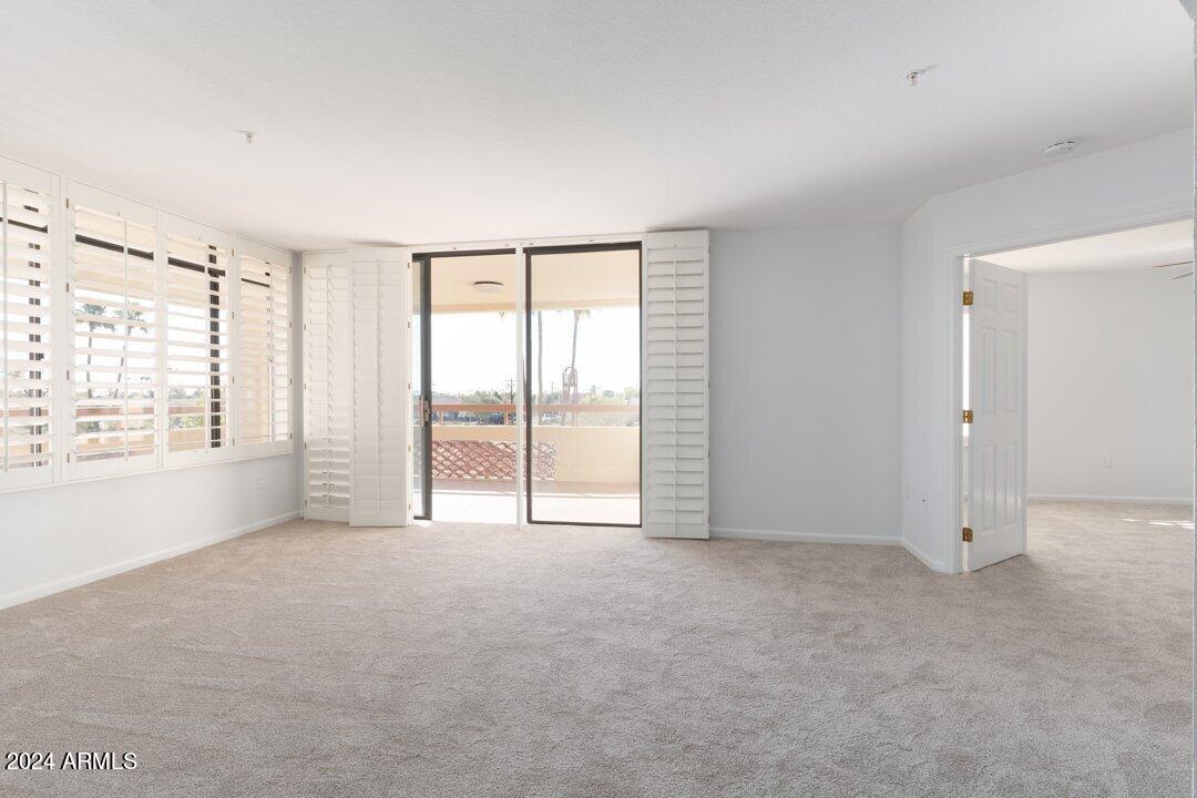 4200 N MILLER Road, 320