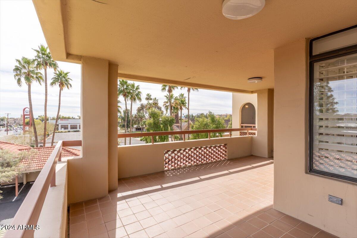 4200 N MILLER Road, 320