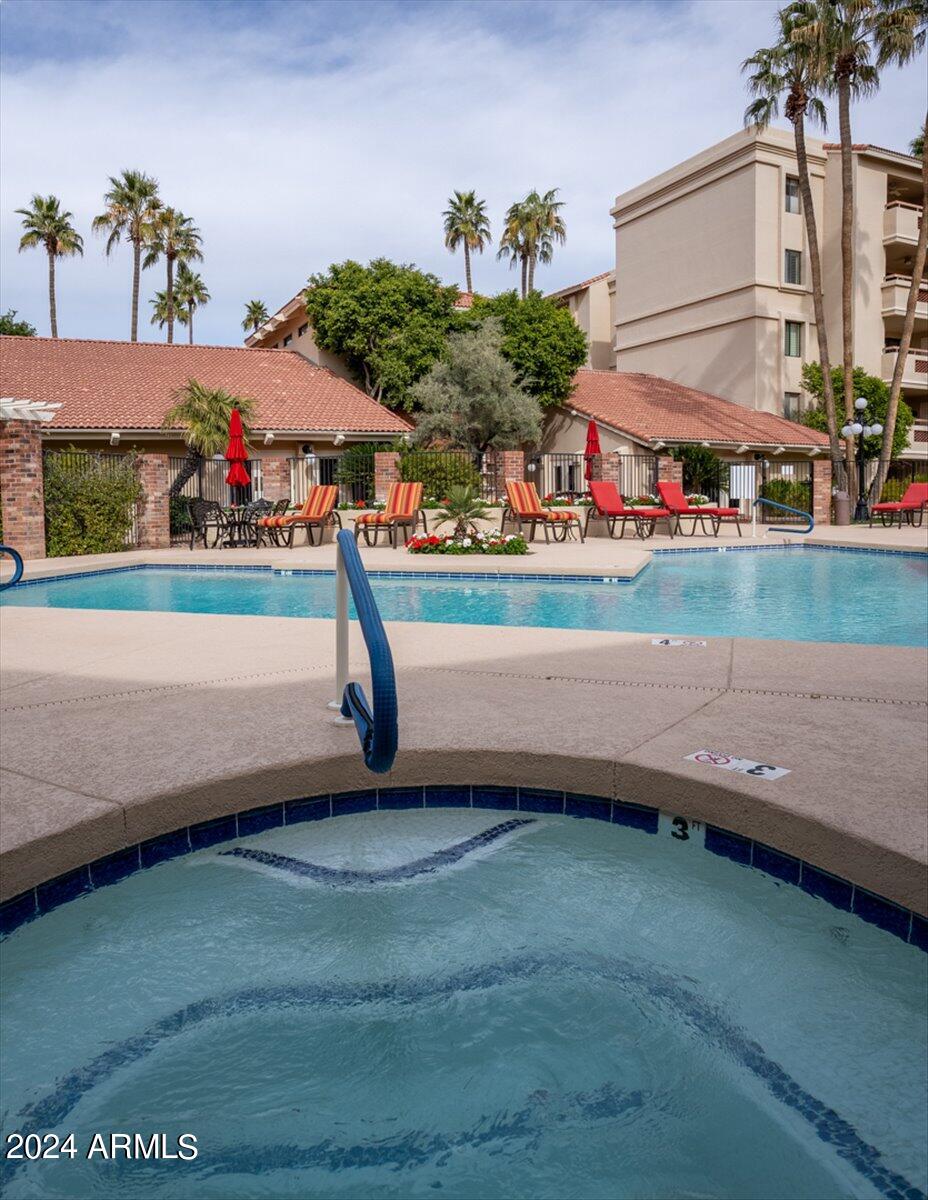 4200 N MILLER Road, 320