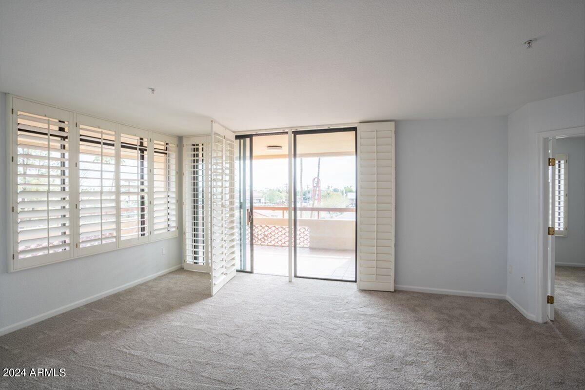 4200 N MILLER Road, 320