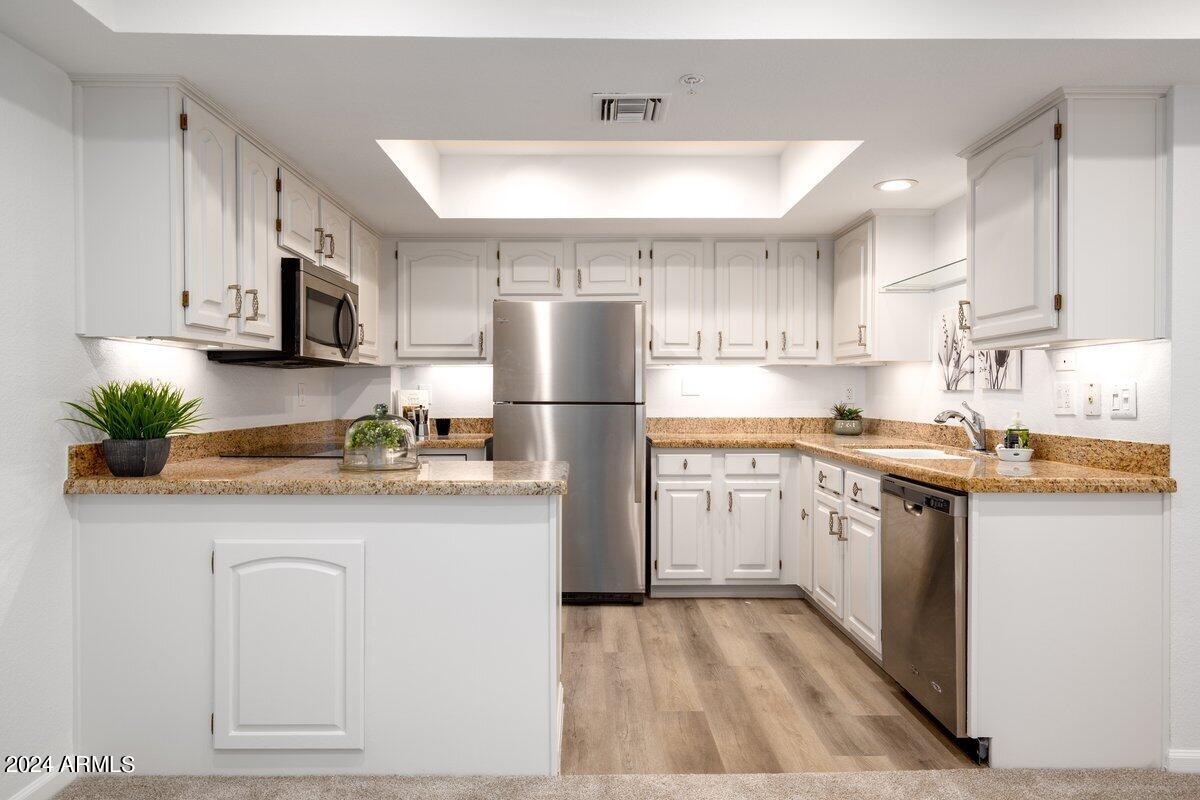 4200 N MILLER Road, 320