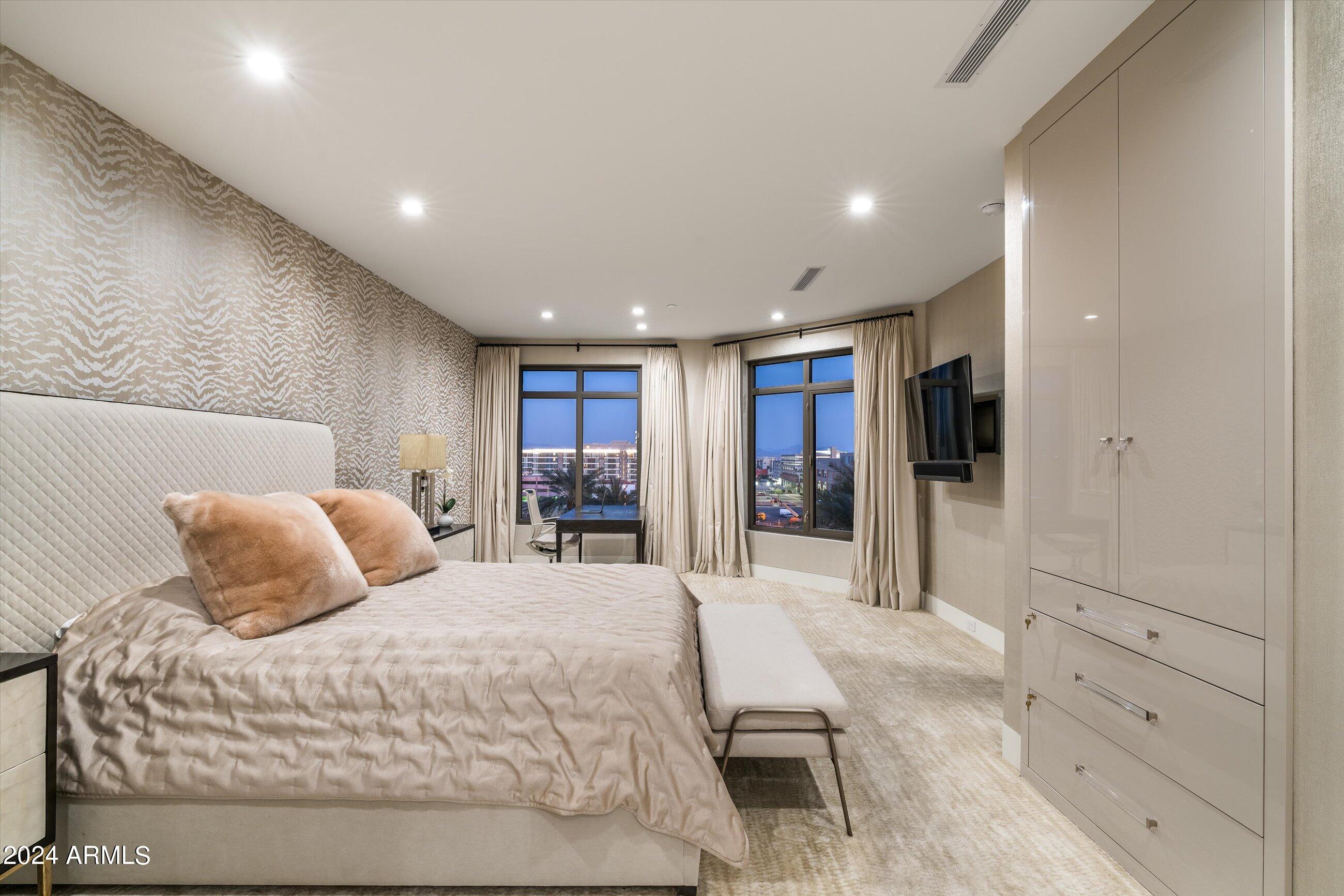 7175 E Camelback Road, 608