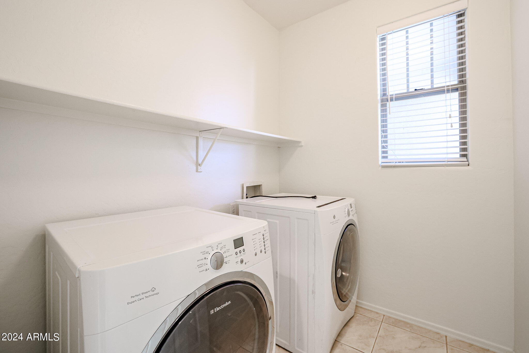 1825 E BEAUTIFUL Lane