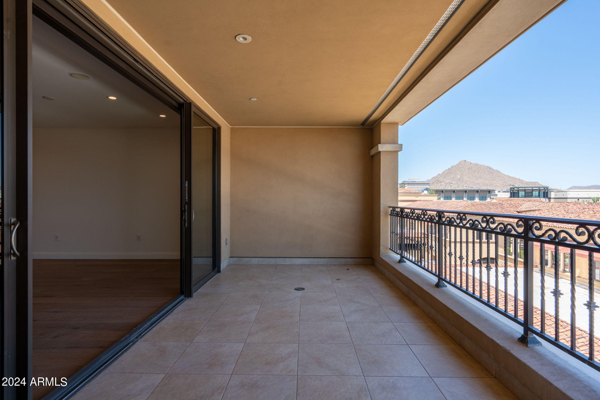 7181 E Camelback Road, 504