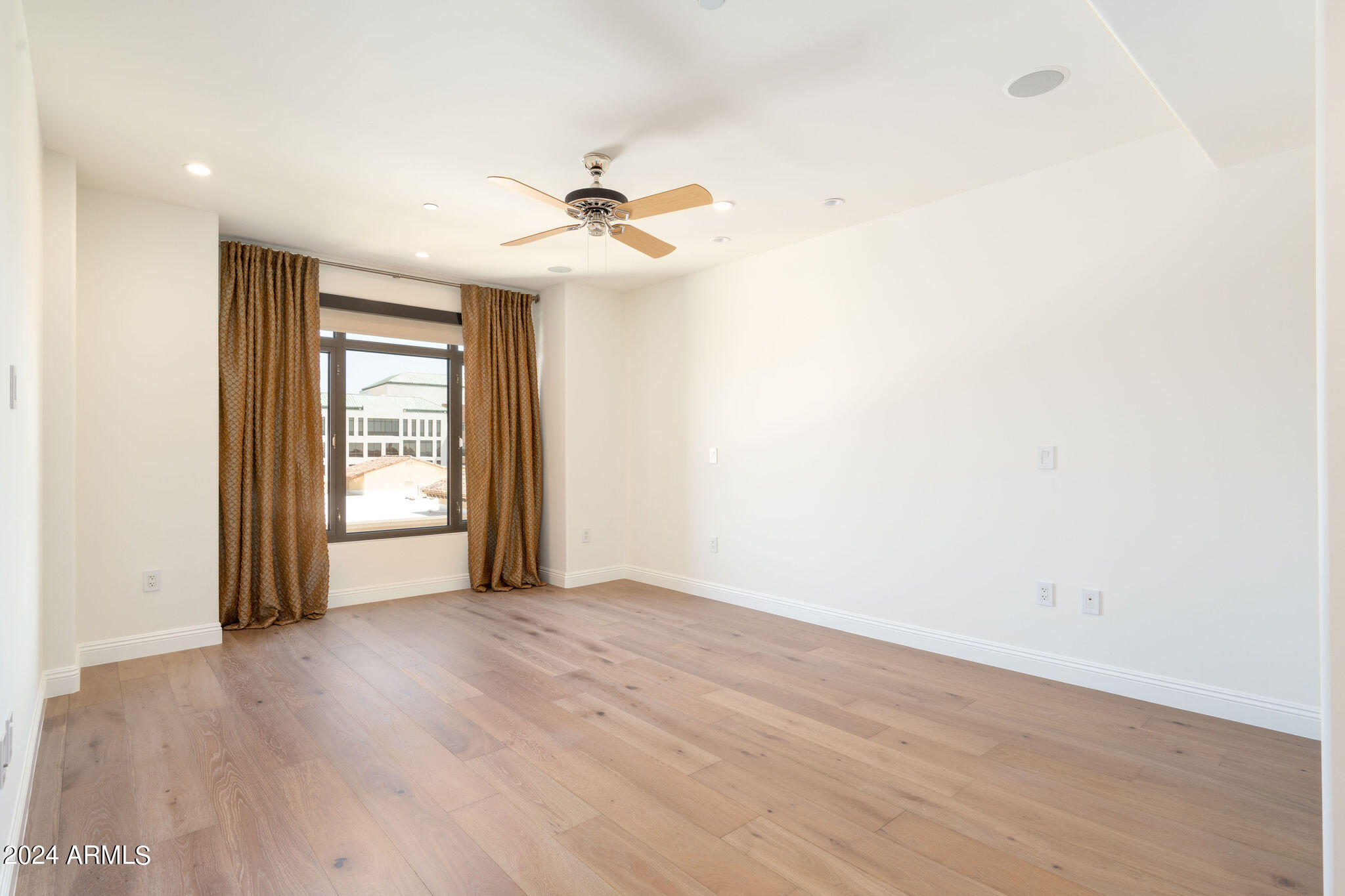 7181 E Camelback Road, 504