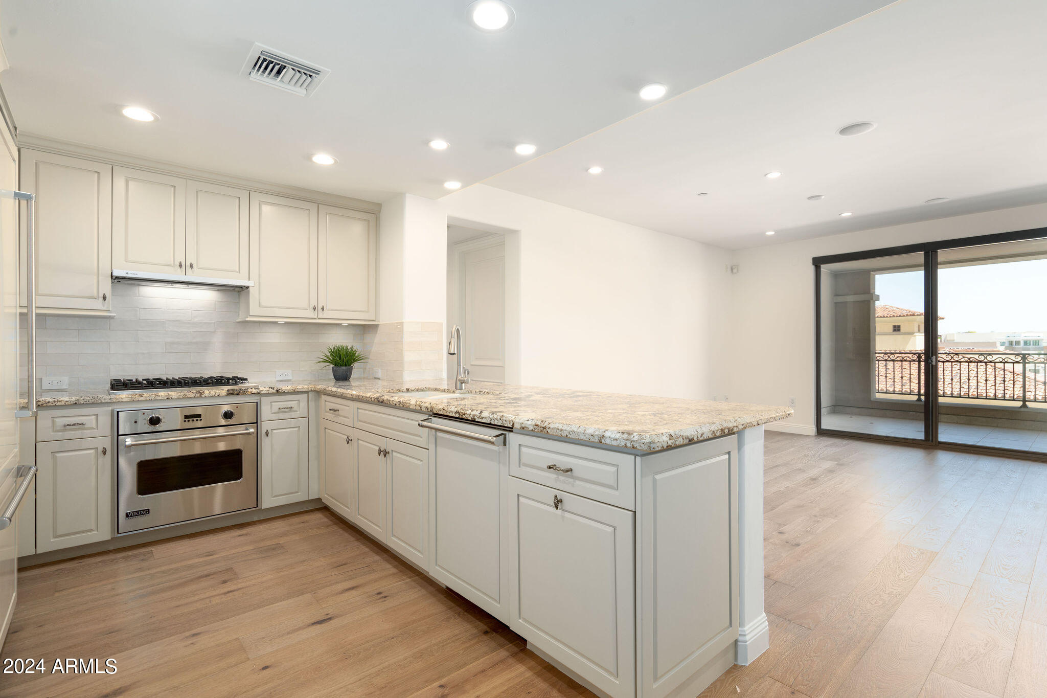 7181 E Camelback Road, 504