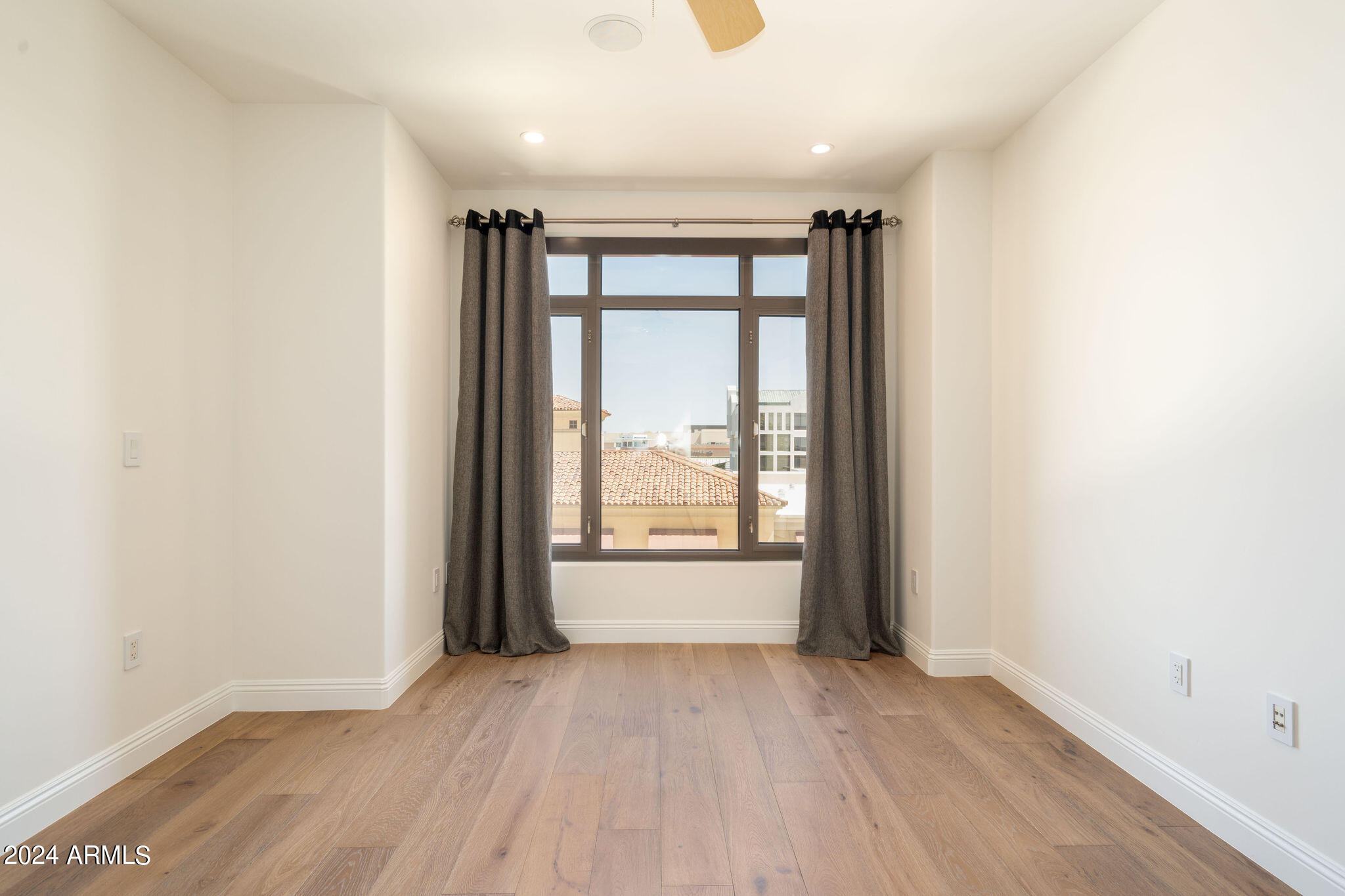 7181 E Camelback Road, 504