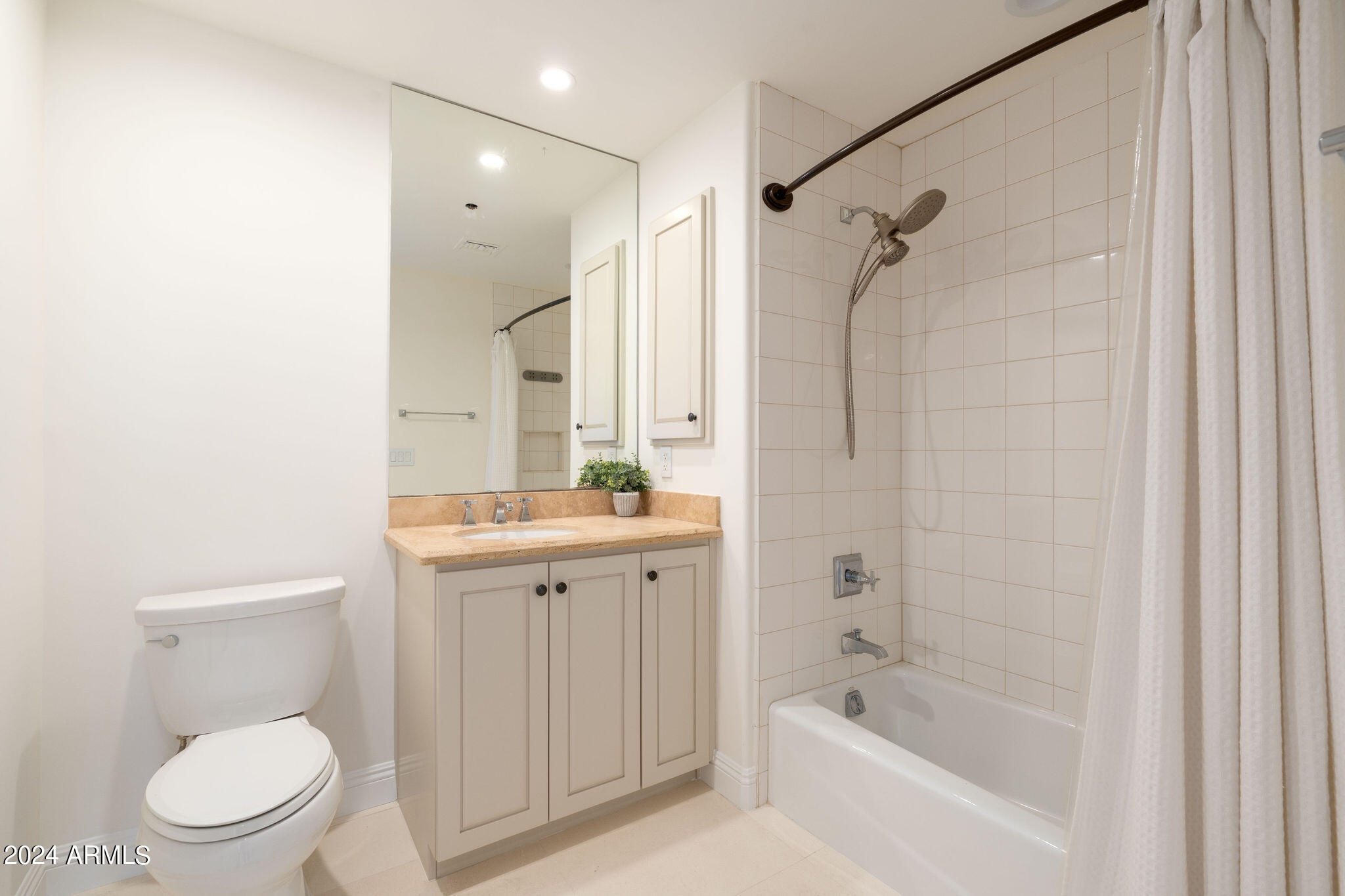 7181 E Camelback Road, 504