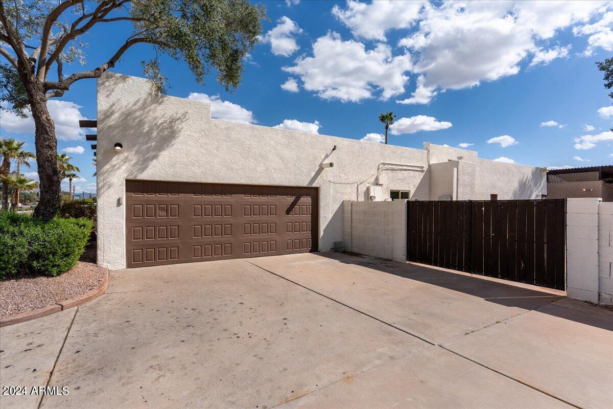 6235 E THUNDERBIRD Road