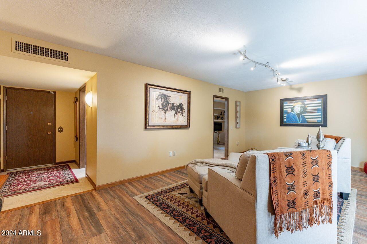 10726 W WILLOWBROOK Drive