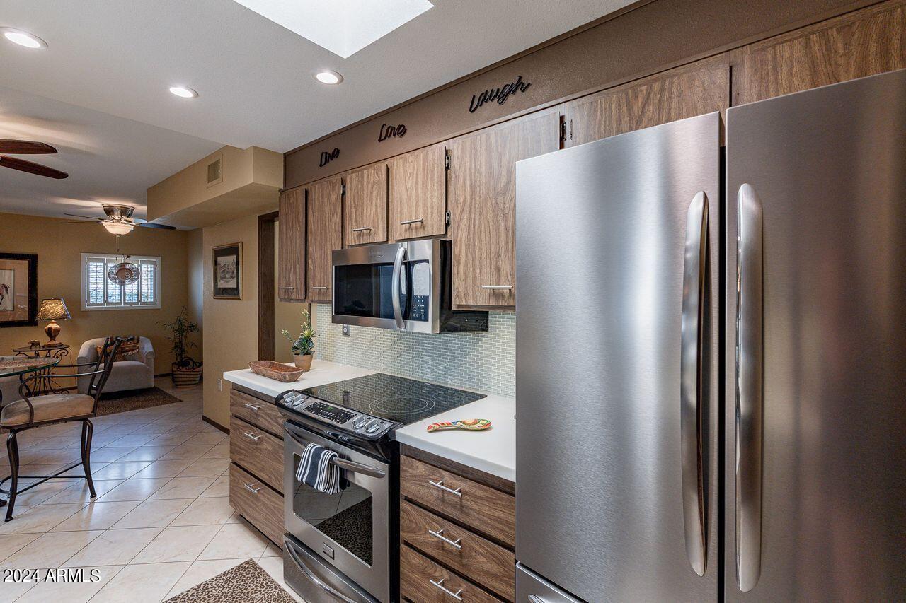 10726 W WILLOWBROOK Drive