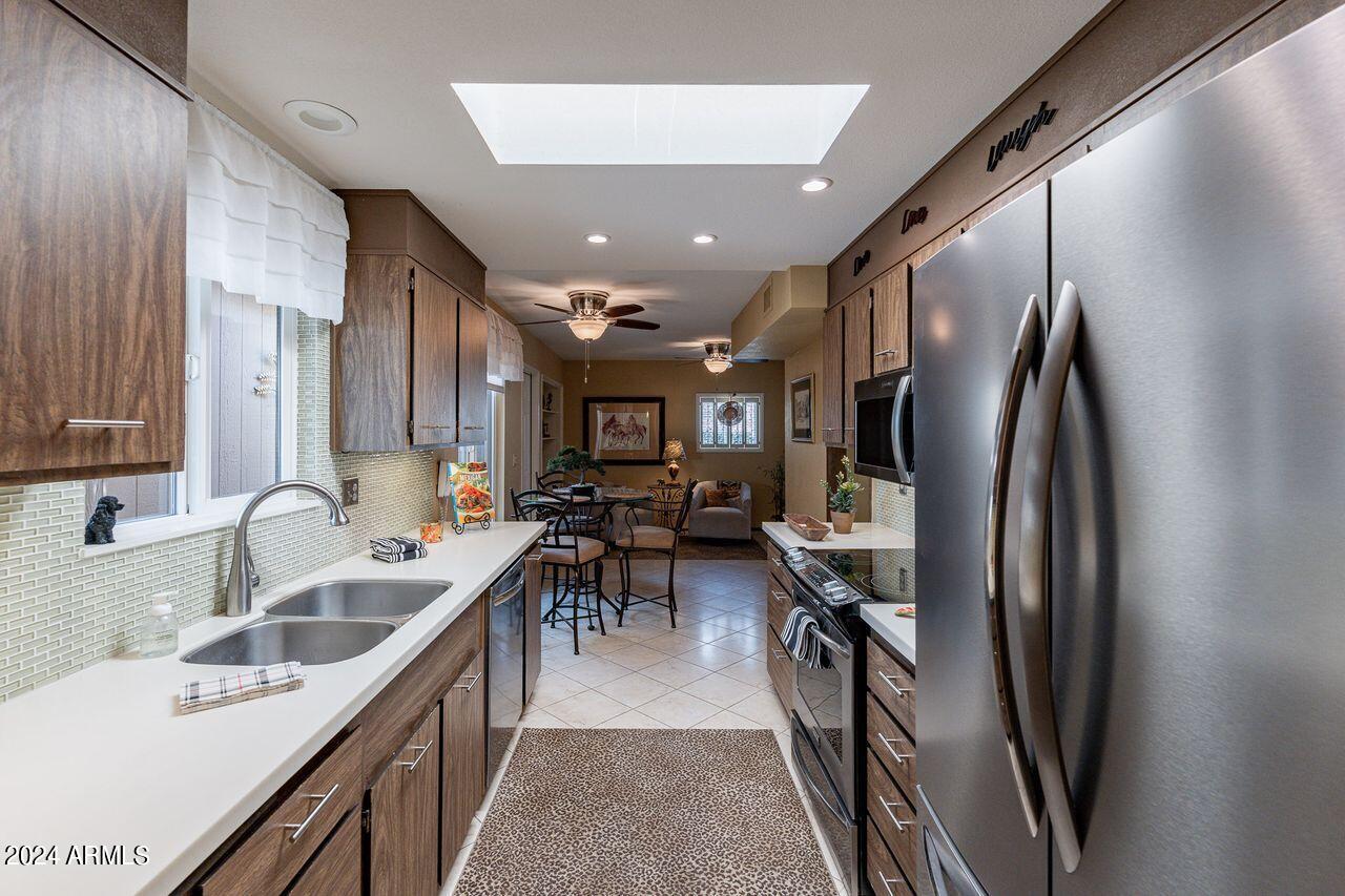 10726 W WILLOWBROOK Drive