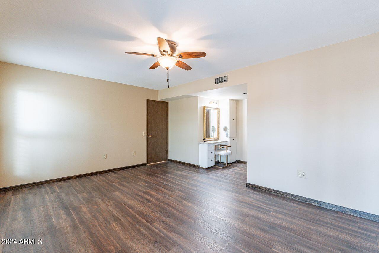 10726 W WILLOWBROOK Drive