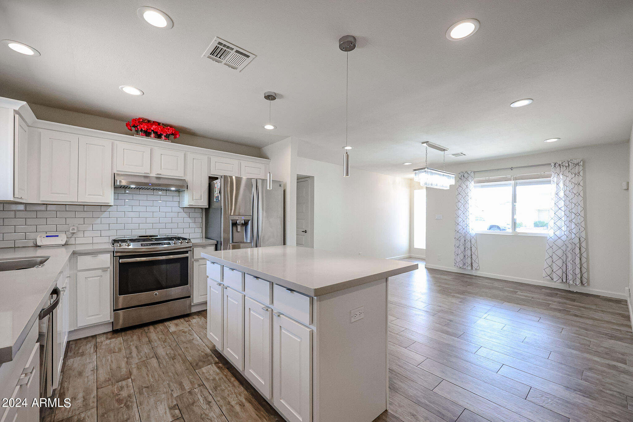 2232 E BLANCHE Drive