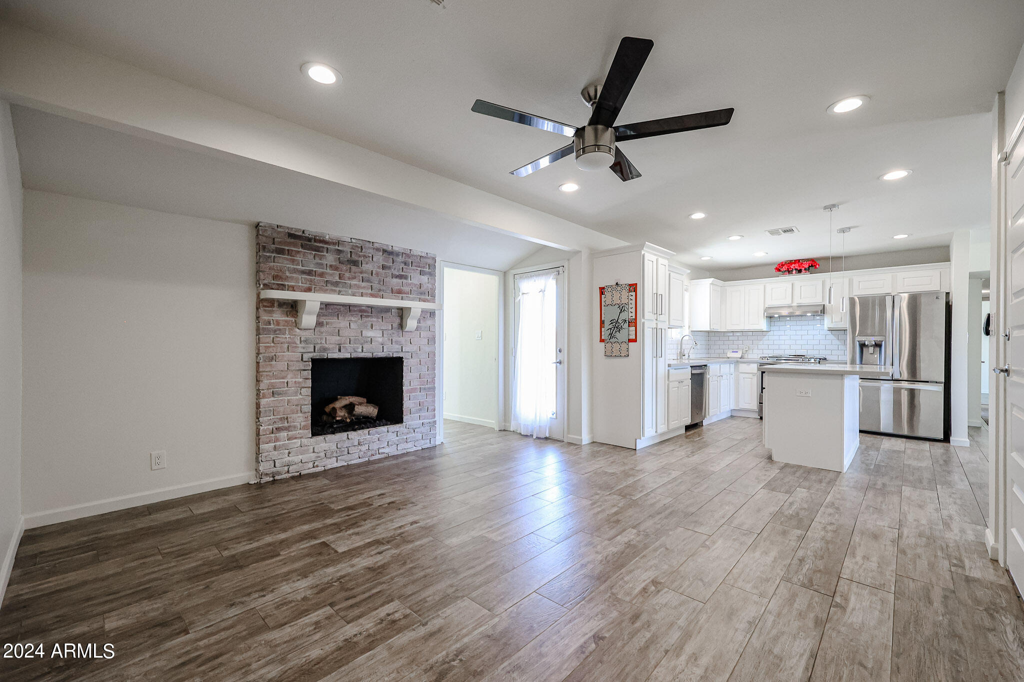 2232 E BLANCHE Drive