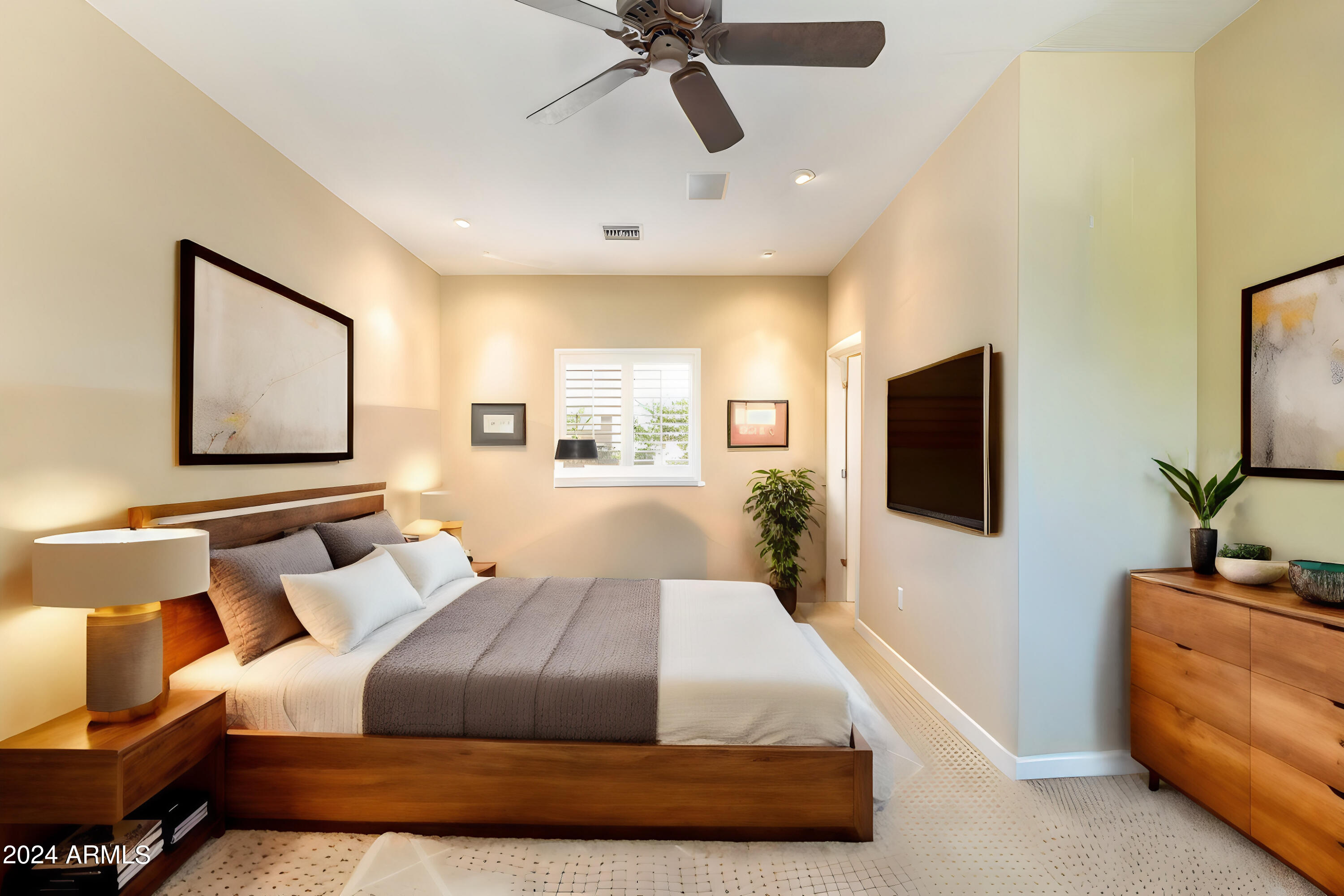 815 E ROSE Lane, 140