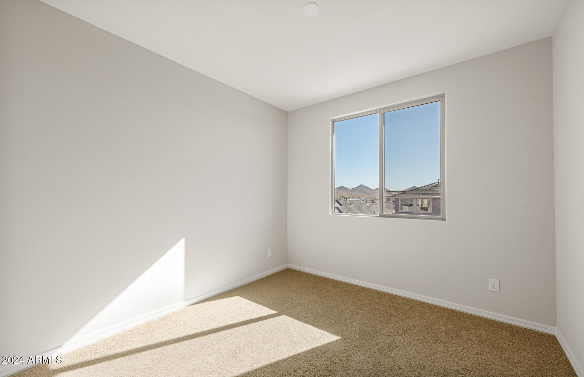 1945 W HORSETAIL Trail