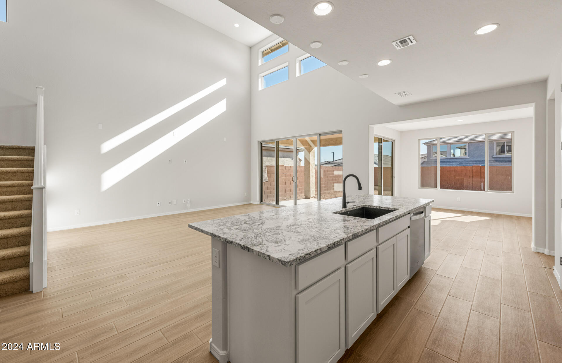 1945 W HORSETAIL Trail