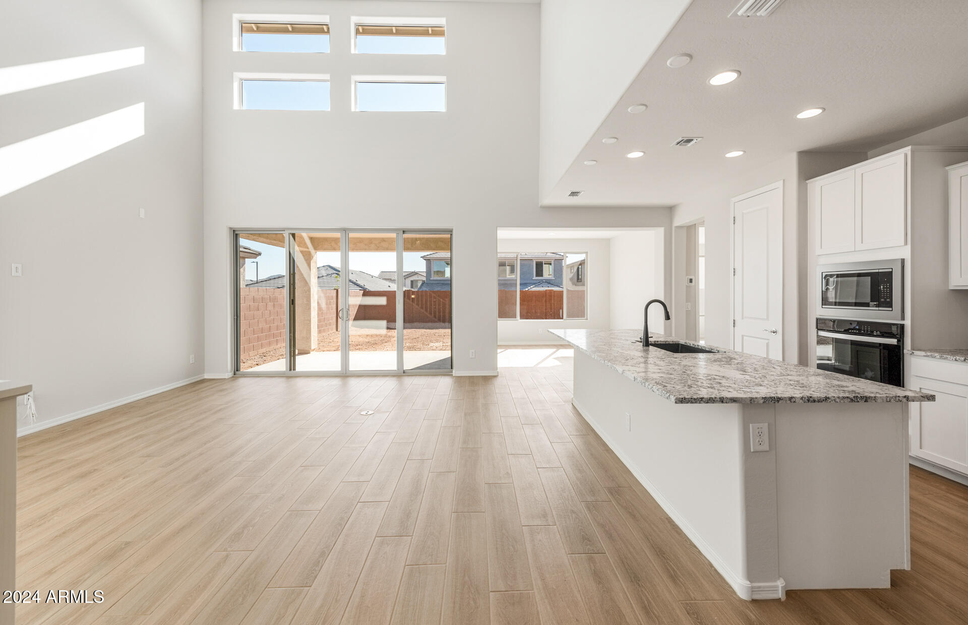 1945 W HORSETAIL Trail