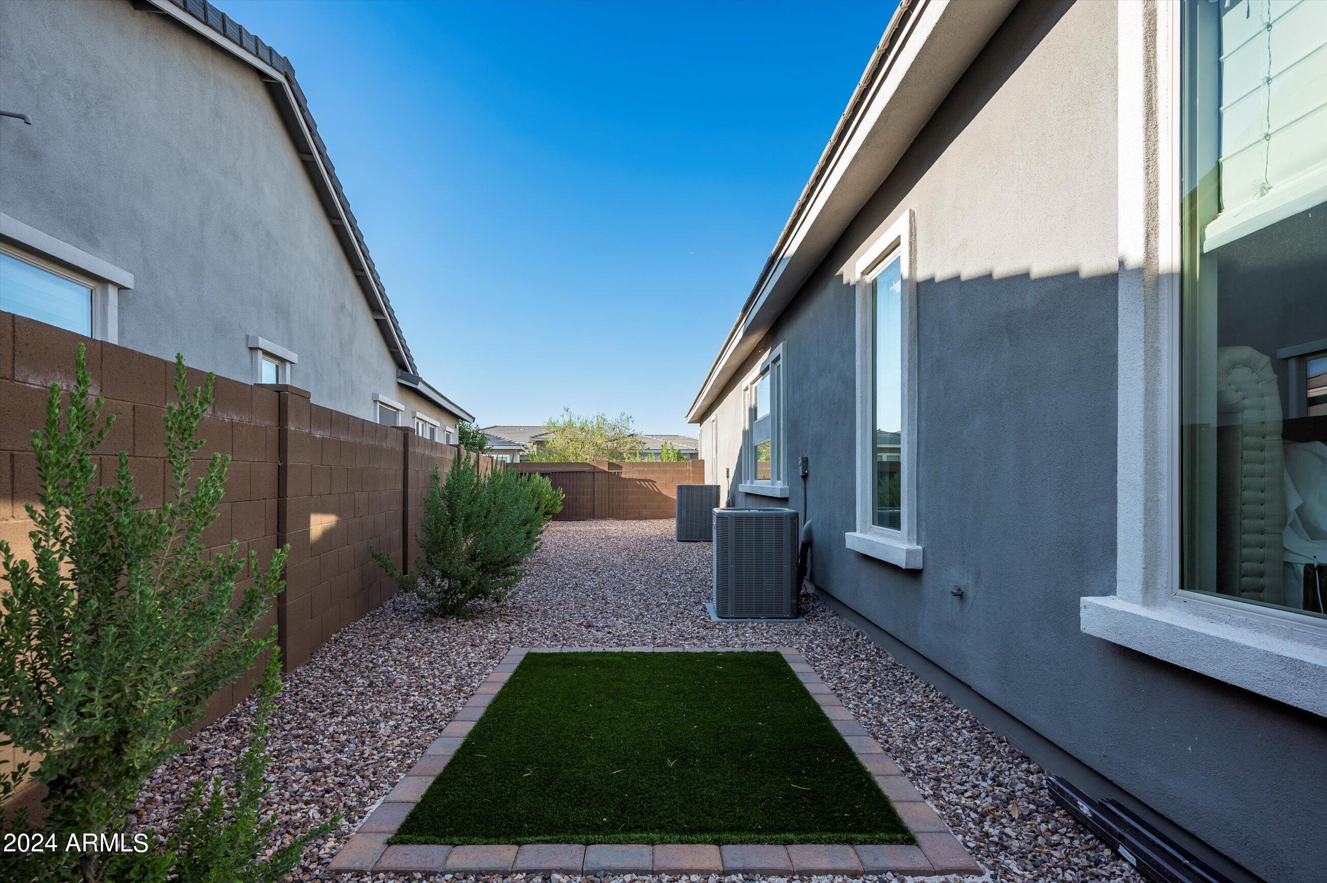 2869 E Cashman Drive