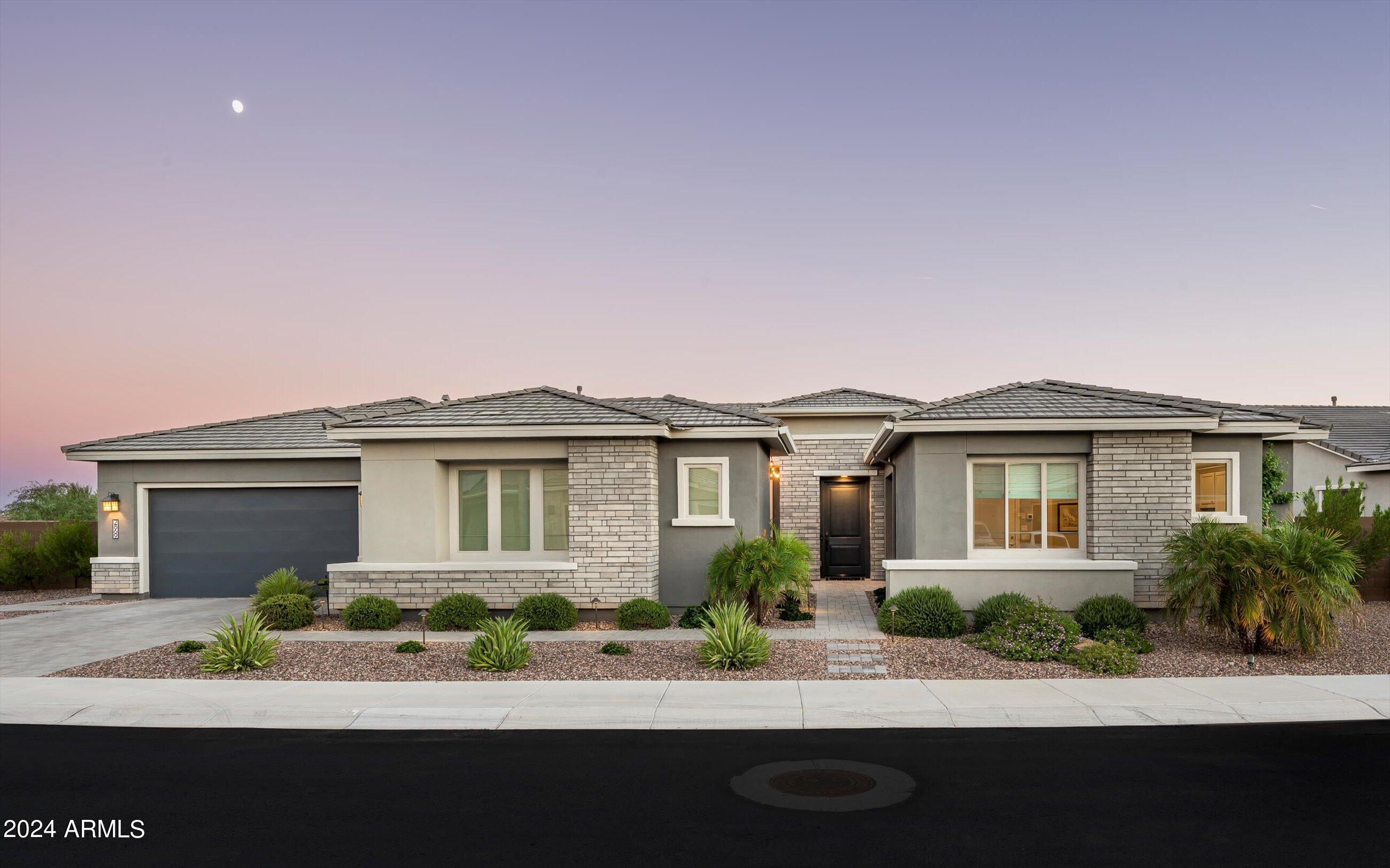 2869 E Cashman Drive