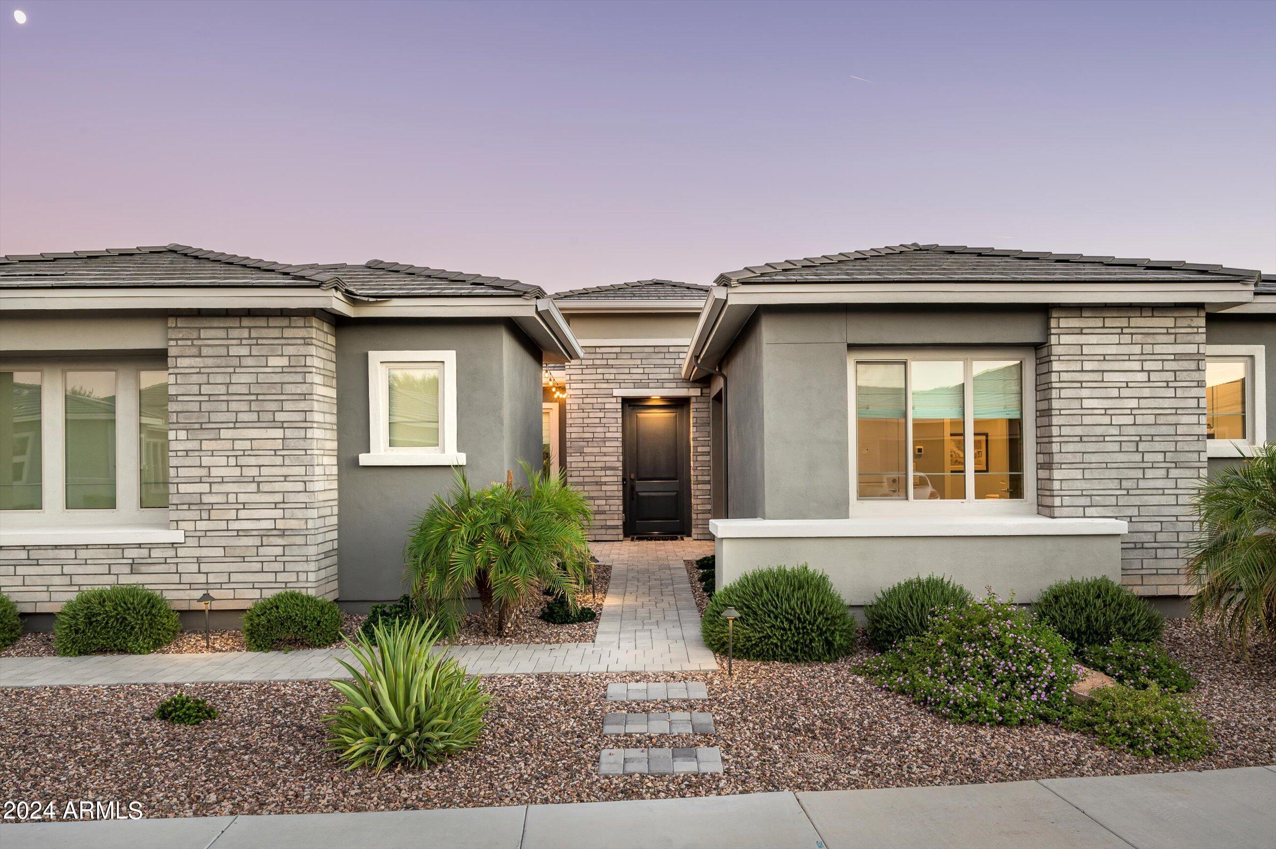 2869 E Cashman Drive